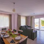 Ovacikta 3 Odali Oezel Havuzlu Royal 14 *