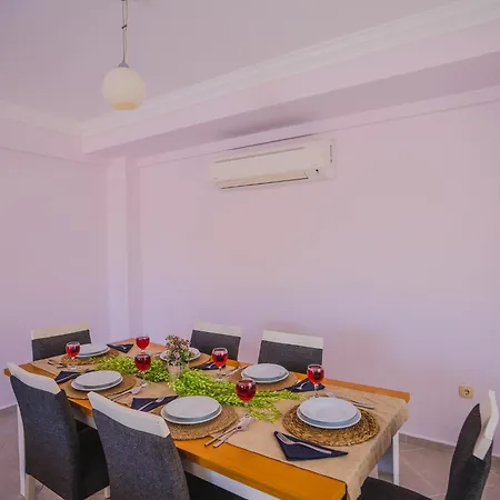 Ovacikta 3+1 Oezel Havuzlu Royal 15 Villa