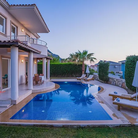 Ovacikta 3+1 Oezel Havuzlu Royal 15 Villa *