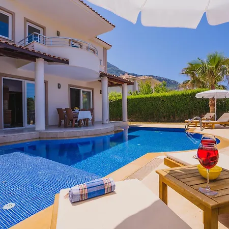 Villa Ovacikta 3+1 Oezel Havuzlu Royal 15 Fethiye