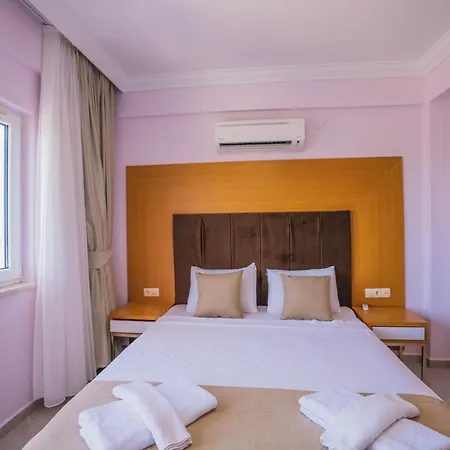 Ovacikta 3+1 Oezel Havuzlu Royal 15 Villa