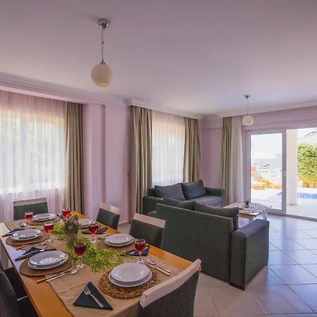 Ovacıkta 3+1 özel Havuzlu Royal 15 *