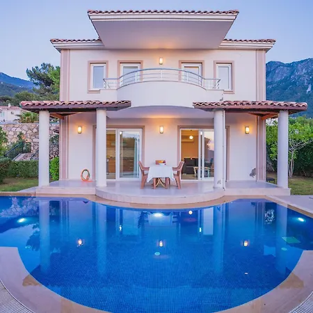 Ovacıkta 3+1 özel Havuzlu Royal 15 Villa
