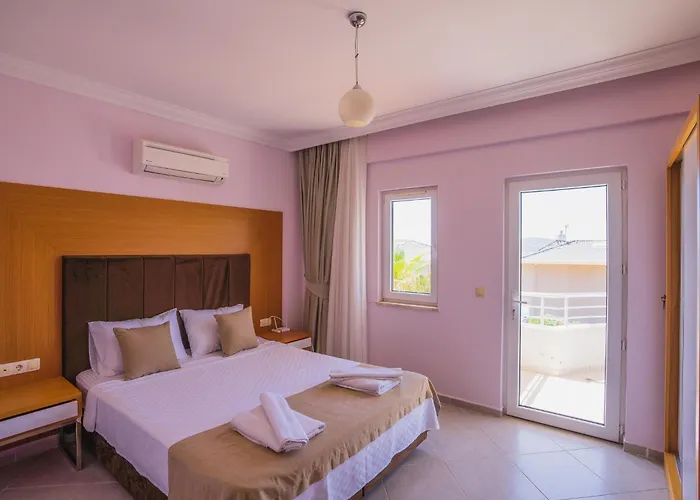 Ovacikta 3 Odali Oezel Havuzlu Royal 14